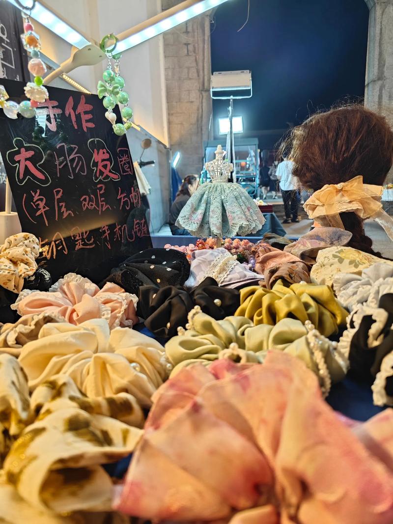 2025爆火AI摆摊日记+动物=中老