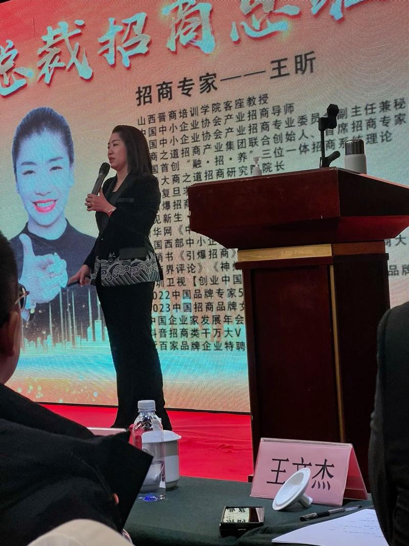 《抖音搞笑对话中视频副业》